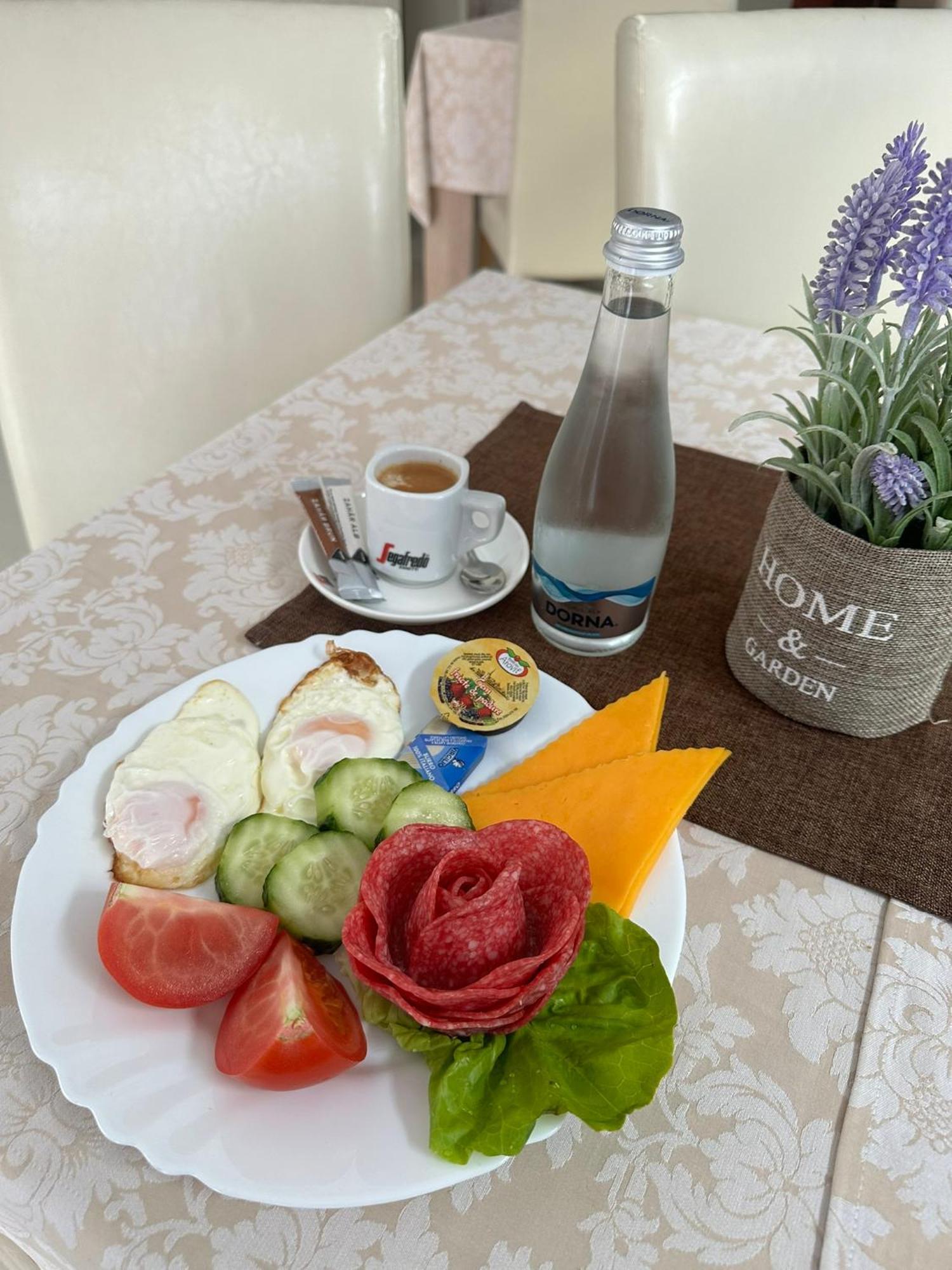 Restaurant Motel Dolorean Săcele Eksteriør bilde