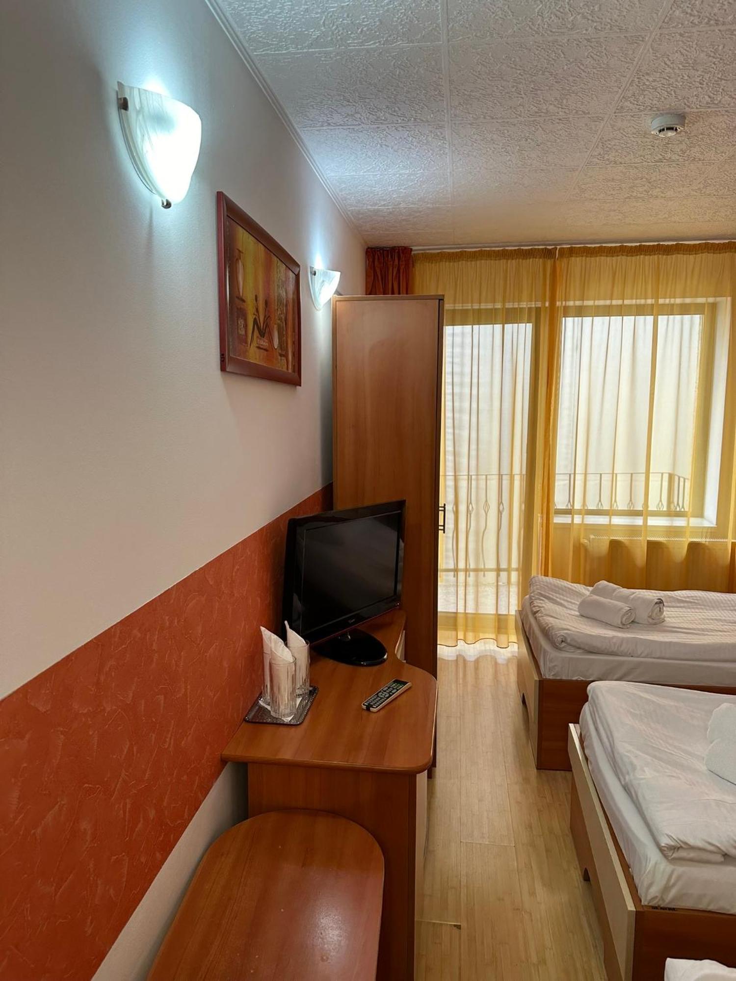 Restaurant Motel Dolorean Săcele Eksteriør bilde