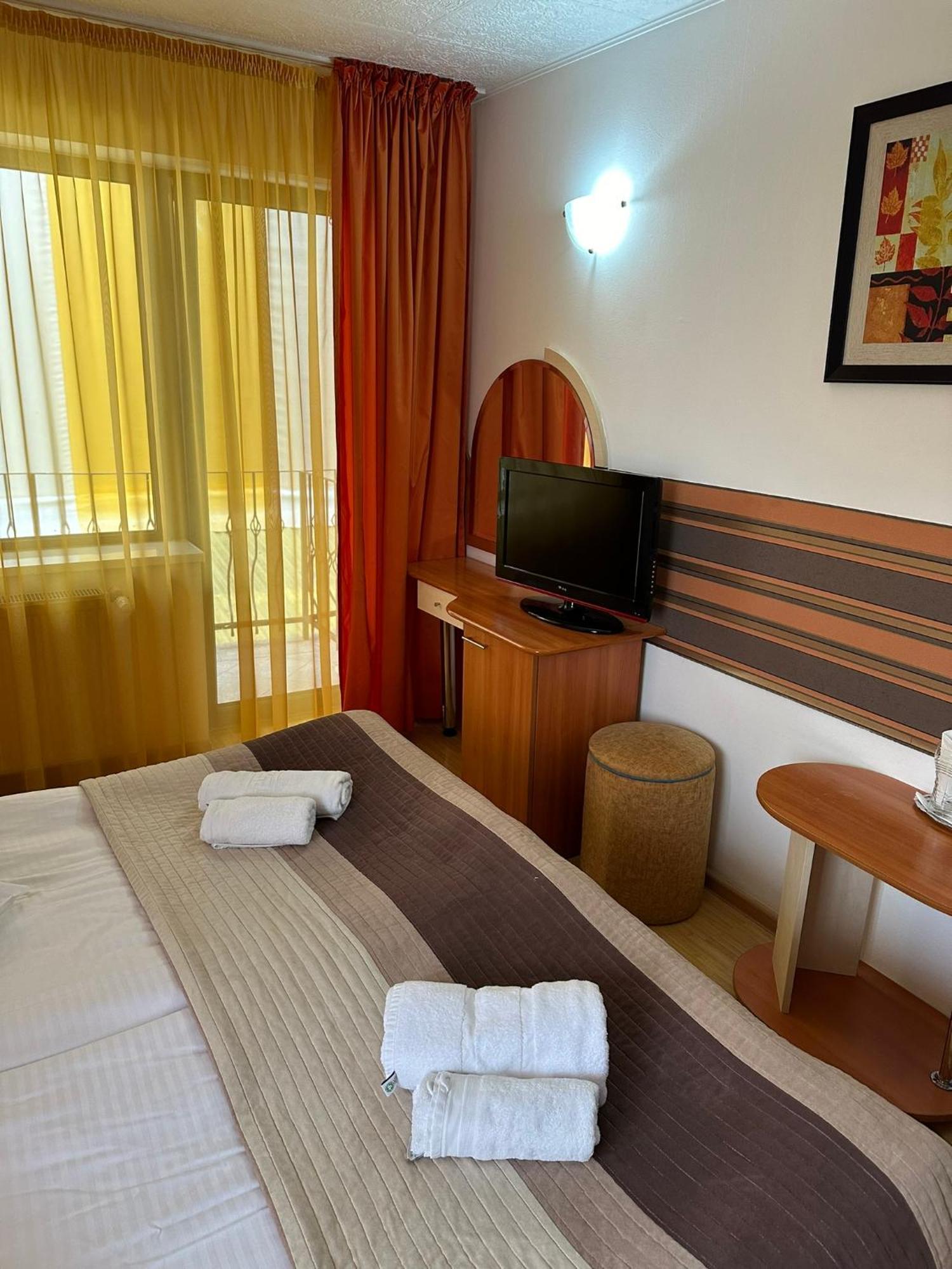 Restaurant Motel Dolorean Săcele Eksteriør bilde