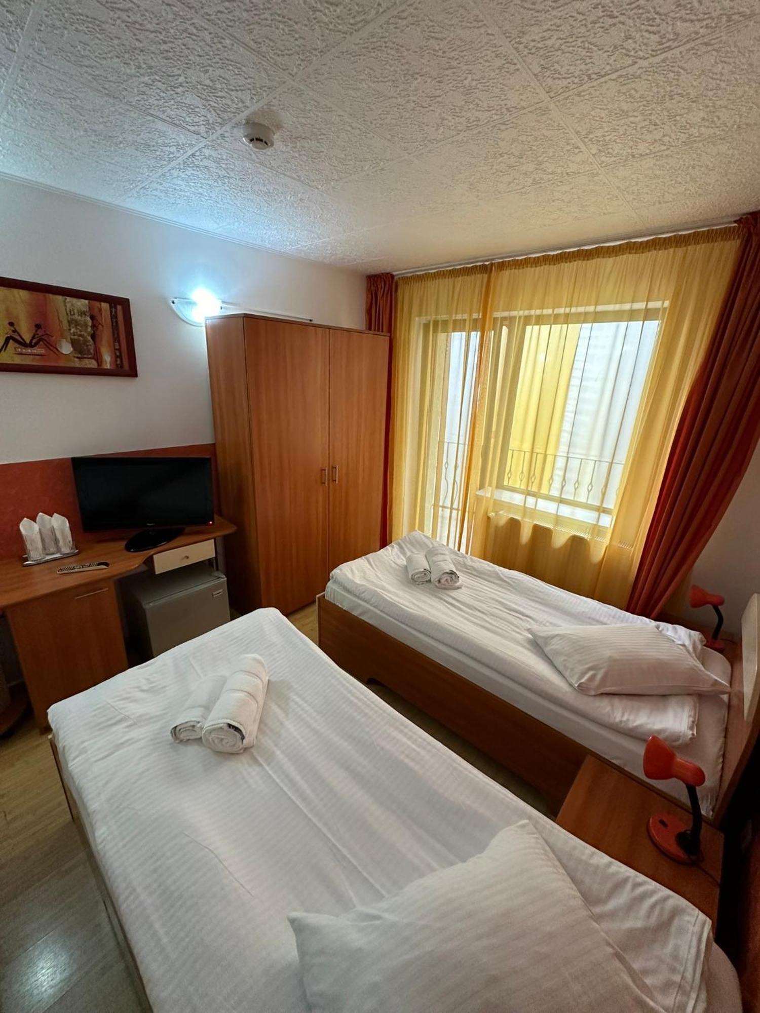 Restaurant Motel Dolorean Săcele Eksteriør bilde