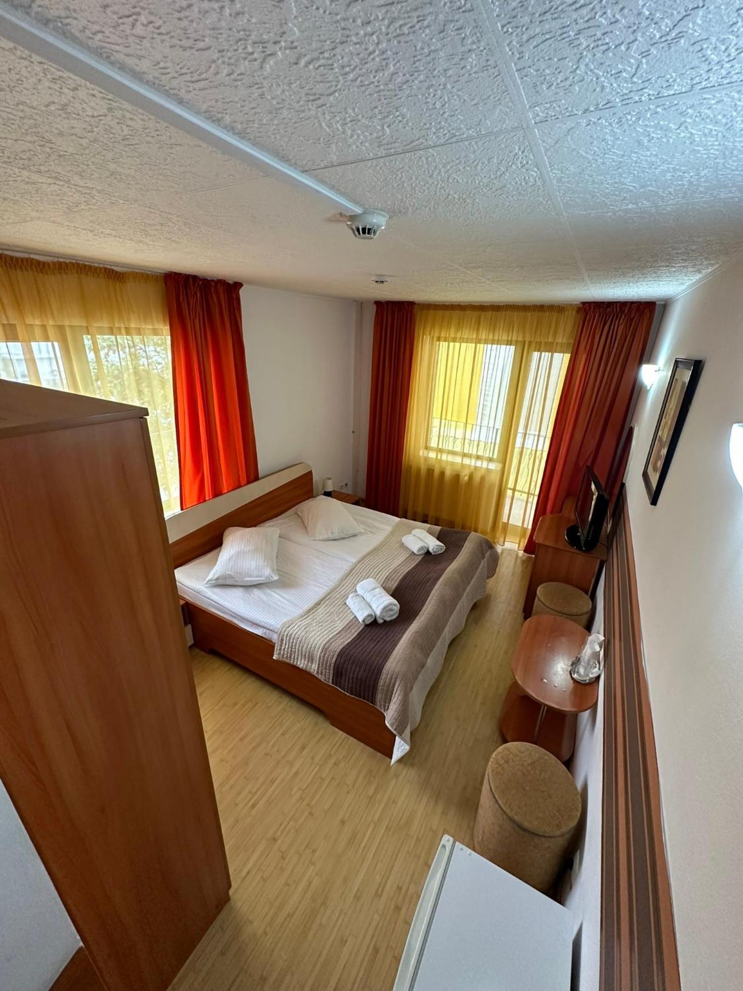 Restaurant Motel Dolorean Săcele Eksteriør bilde